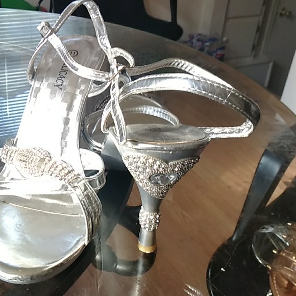 Shoes - Picture 4 of 4